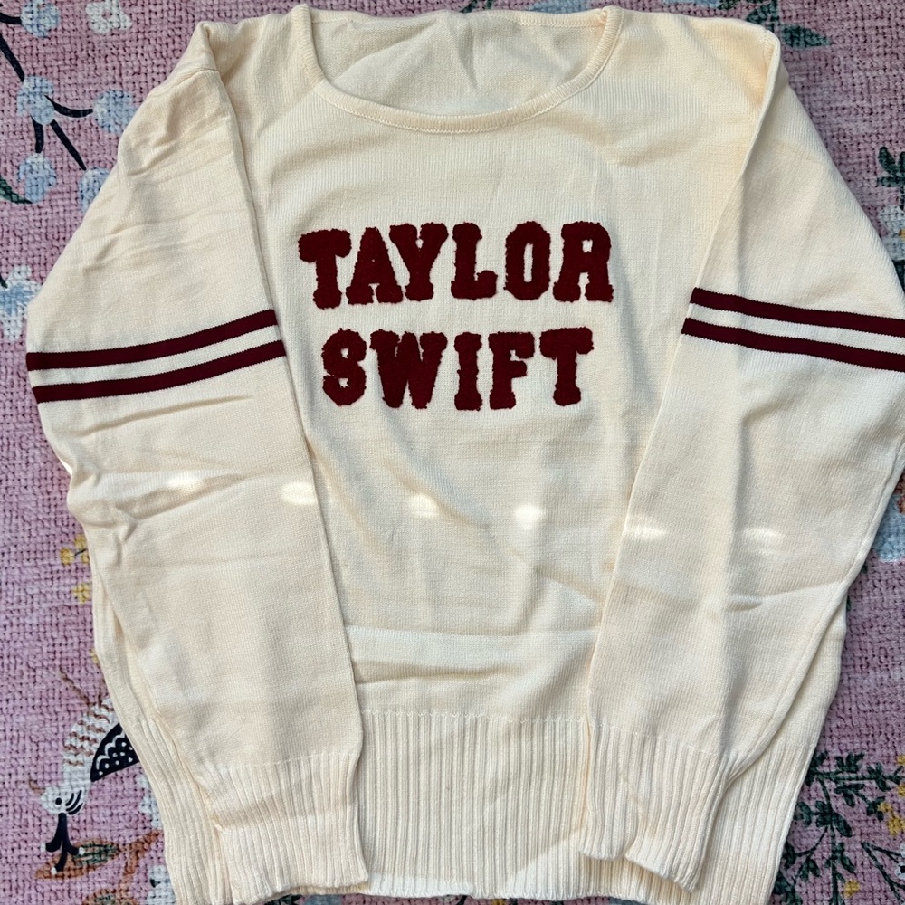 Taylor Swift knit sweater